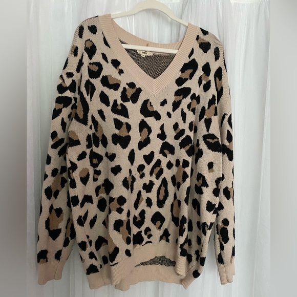 Cheetah Print Oversized V-Neck Sweater - Picture 1 of 4
